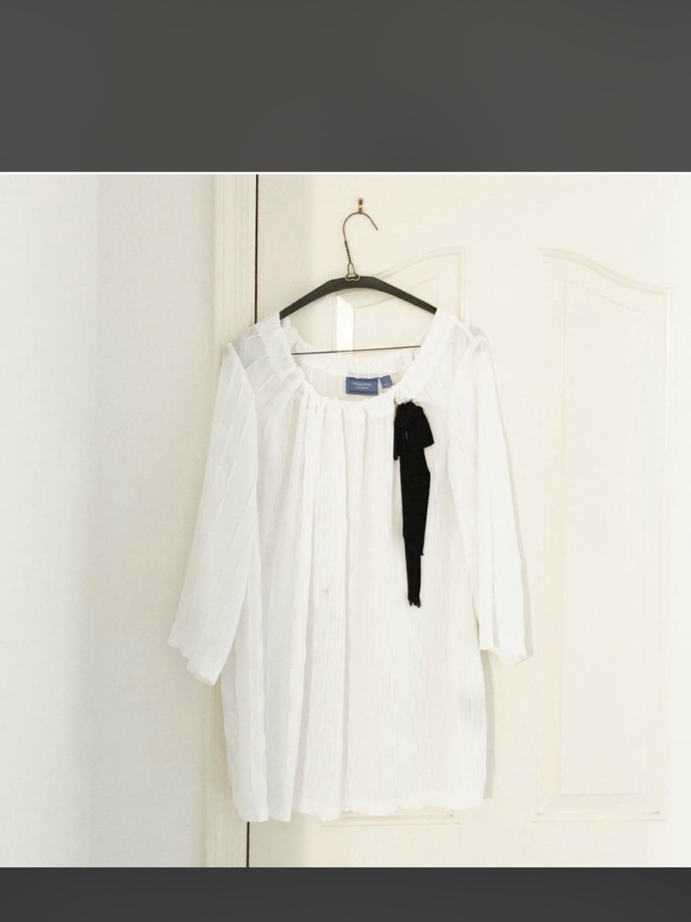 Vera Wang White Peasant Blouse with Black Bow - Unbranded sz Lg